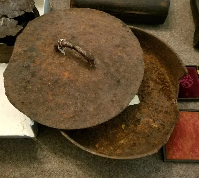 A skillet with Confederate provenance in a private collection exhibits a similar lid design, though lacking the Richmond markings. (9)
