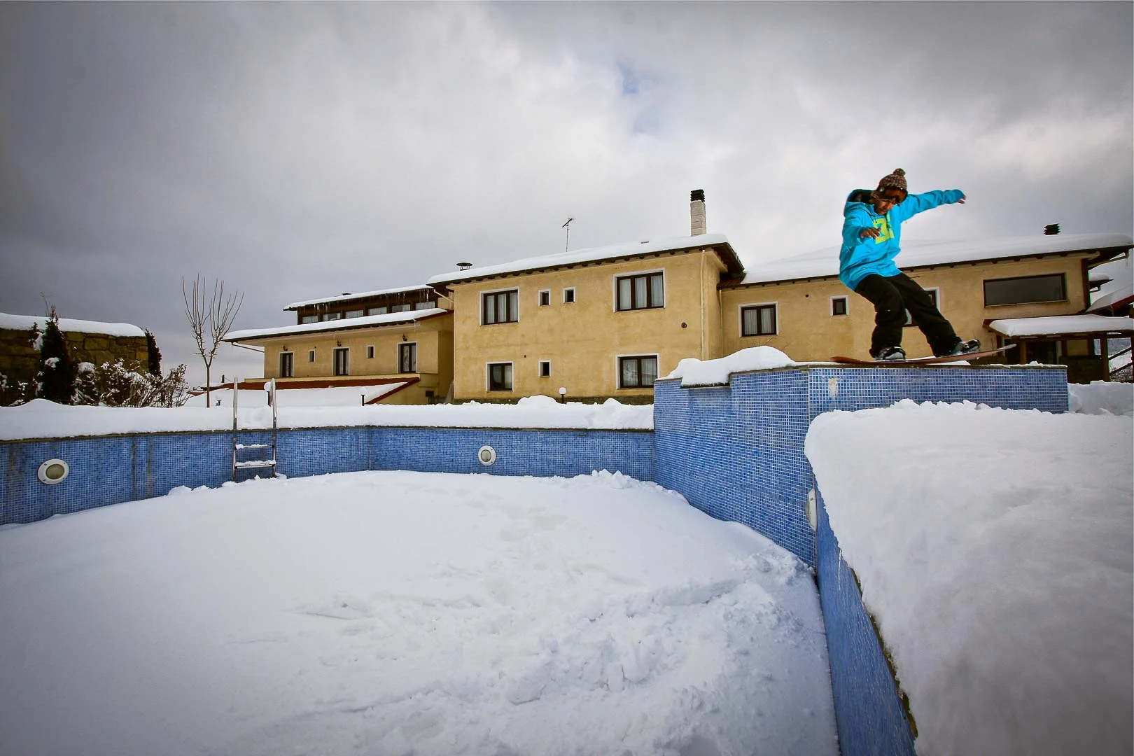 maniatis pool bs nosepress.jpg