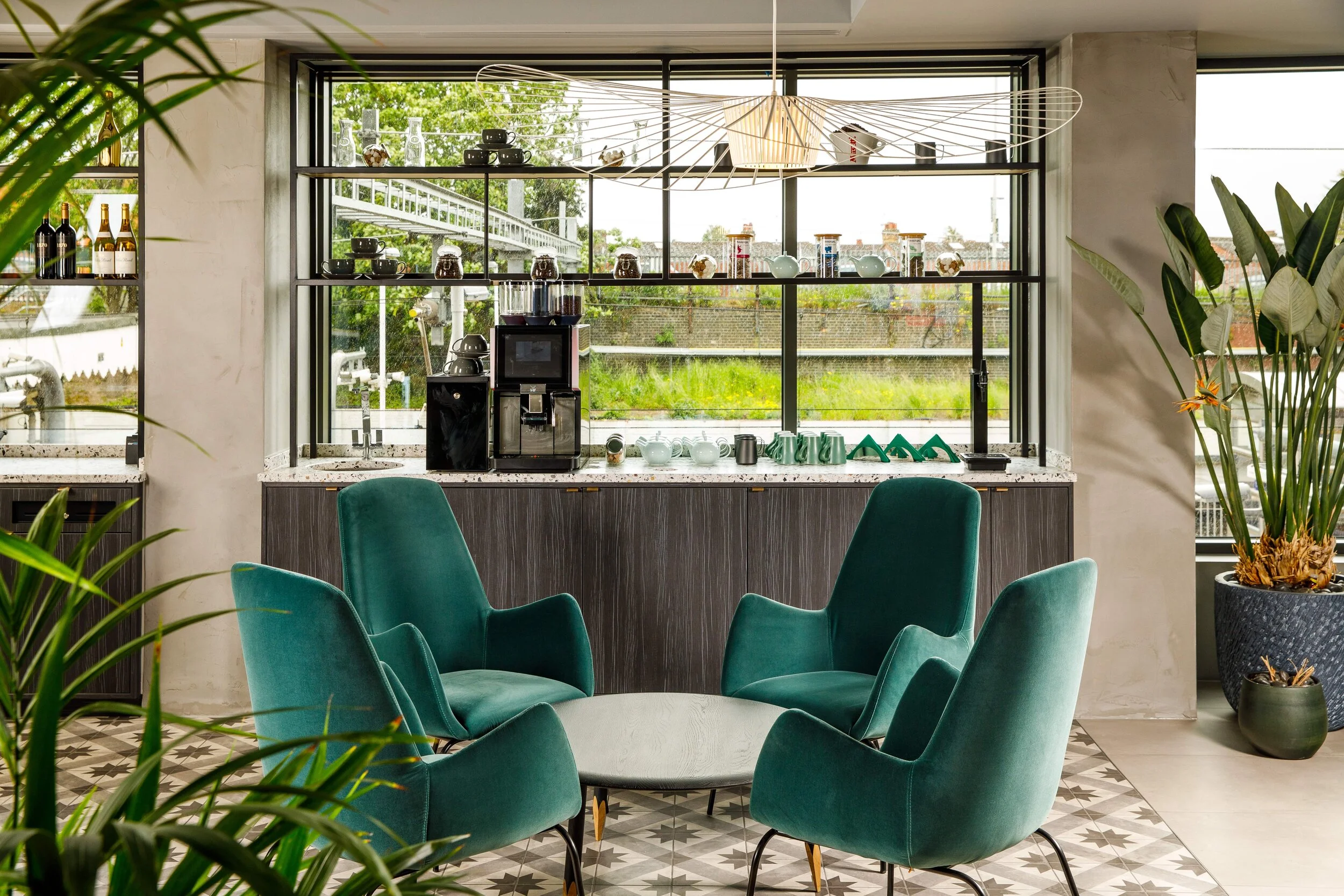 IBIS STYLES, SEVEN KINGS