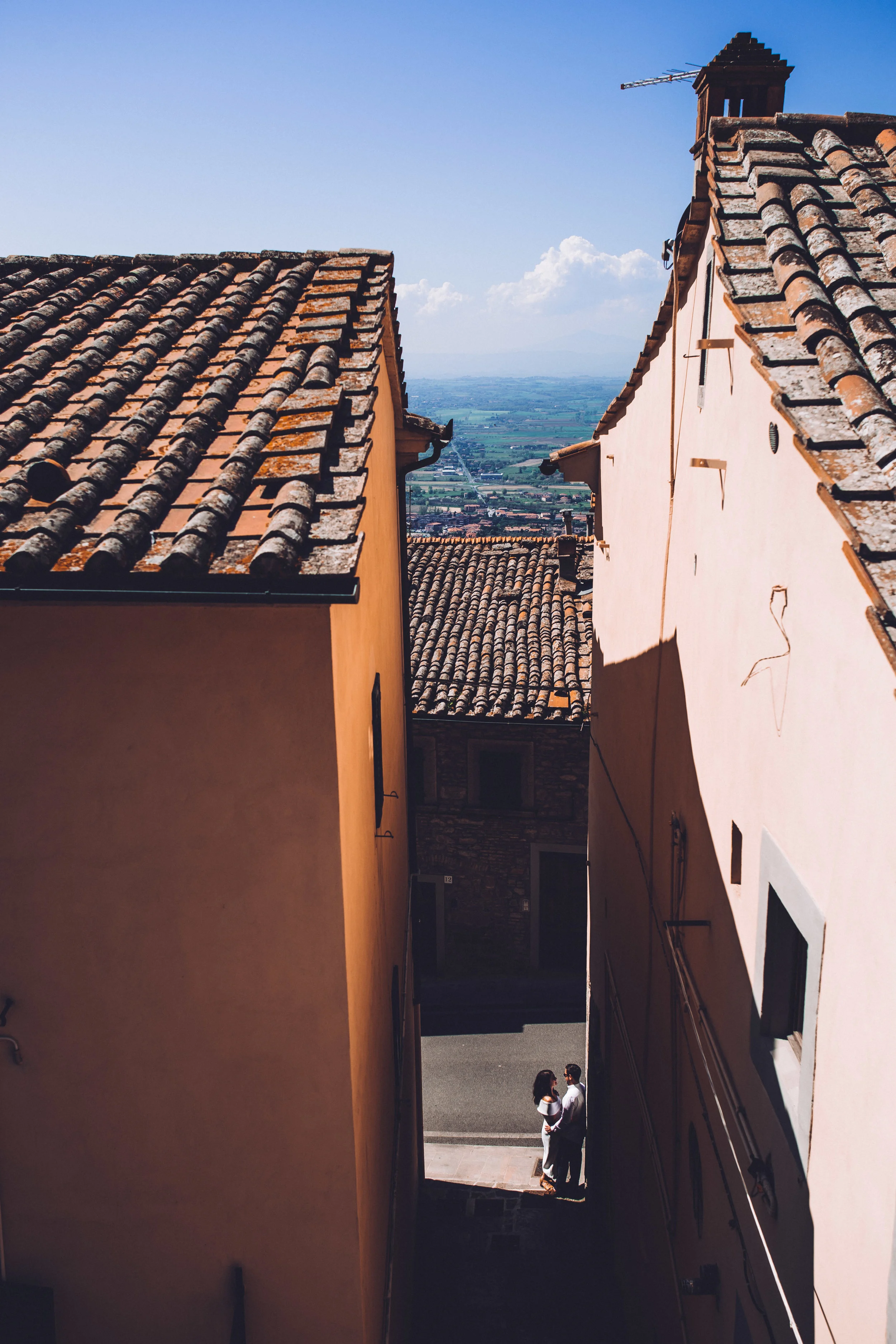 Cortona in Tuscany, Italy. Destination wedding photography. Pre-wedding shoot by Kent Wedding Photographer gavinphotography