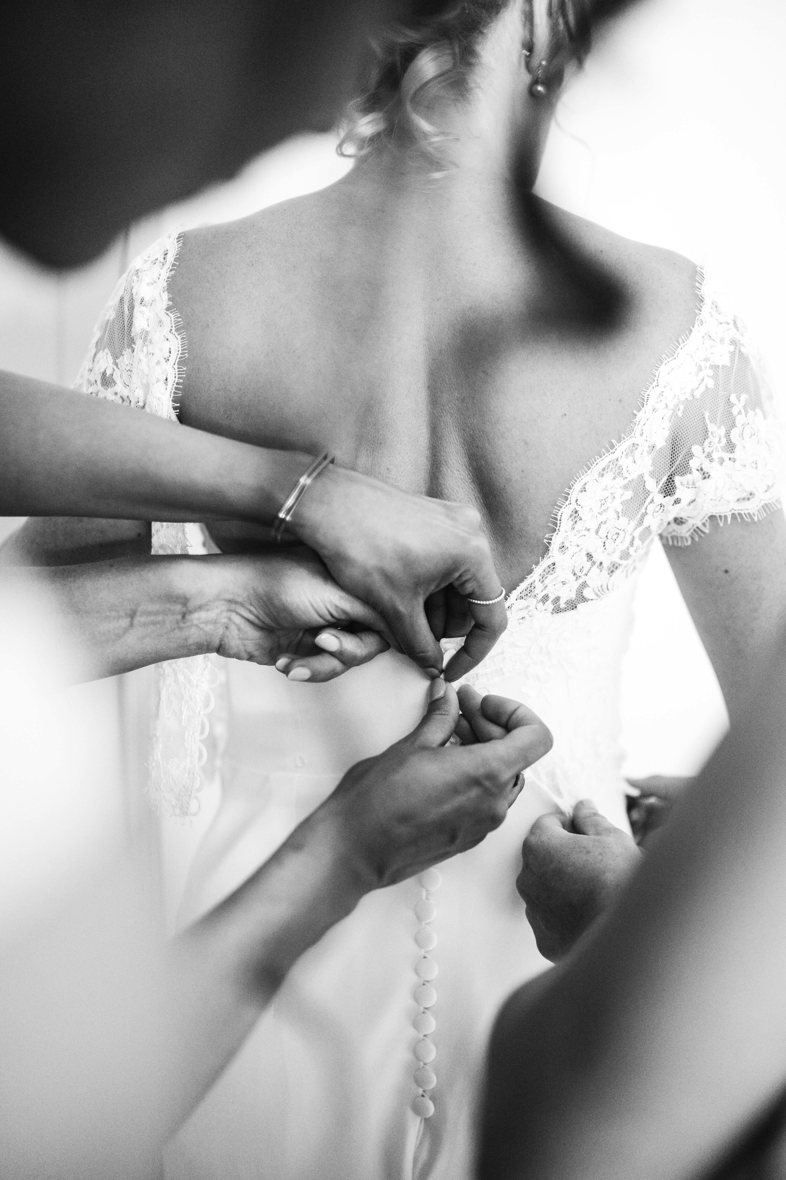 Bridemaids helping hands