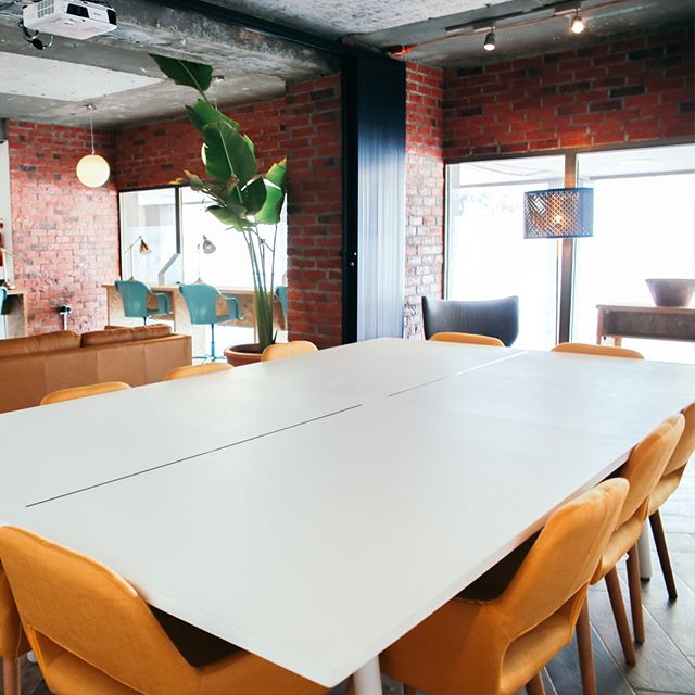 Psst, members&mdash;did you know that the meeting table converts to a pingpong table should you need a little break? 🌚🌝
.
#Space340
.
#Bahrain #Coworking #startup #coworkingspace #startups #entrepreneur#businesslife #design #digitalnomad #grind #KS