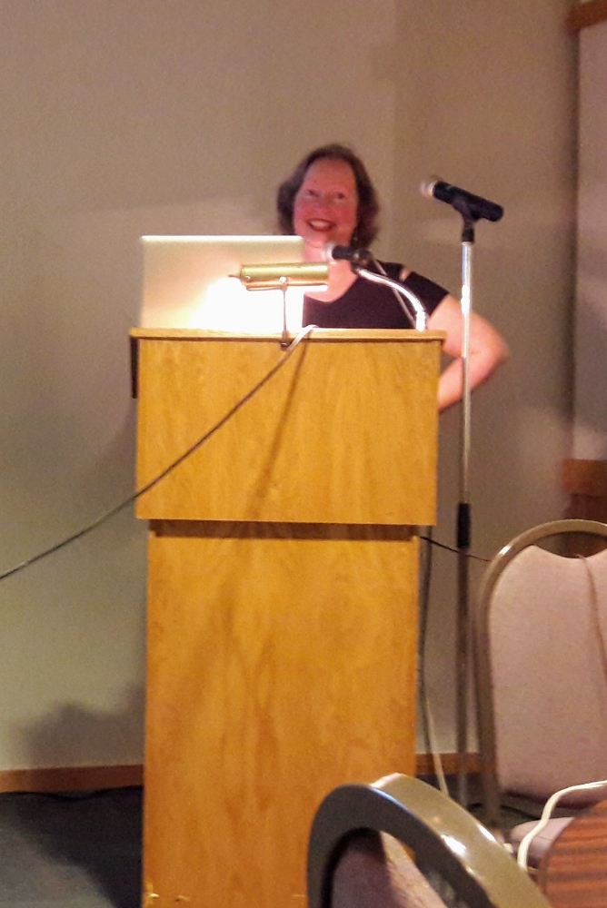 17pro09-slide-gblack-at-podium-2.jpg