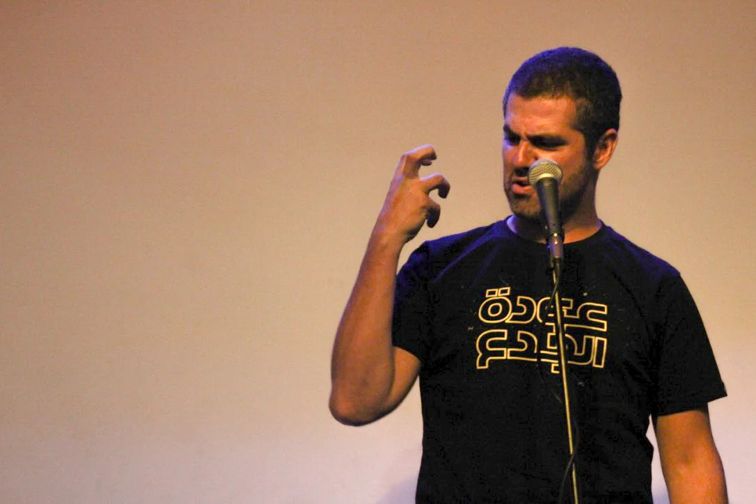 Nabih Bulos at a final live recording of The Byline. Taken August 2017 by Tamara Rasamny.