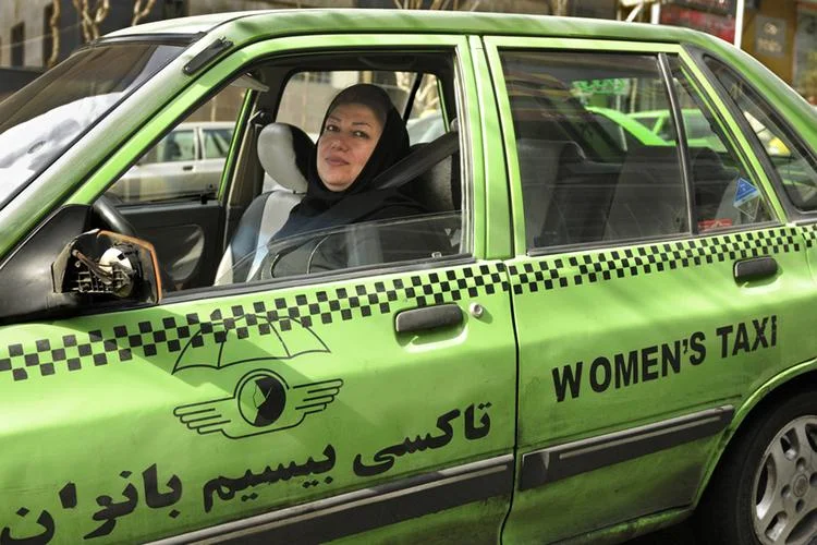 Women’s Taxi, Randy Goodman, 2015. Photography. Images courtesy of Randy Goodman.