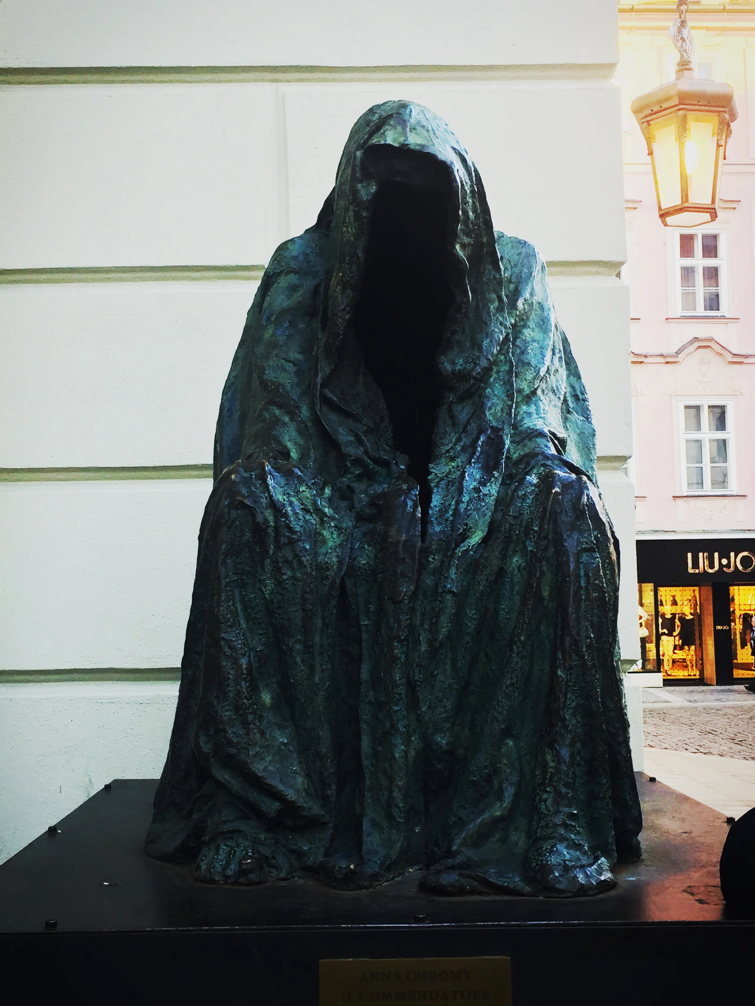 ghoststatue.jpg