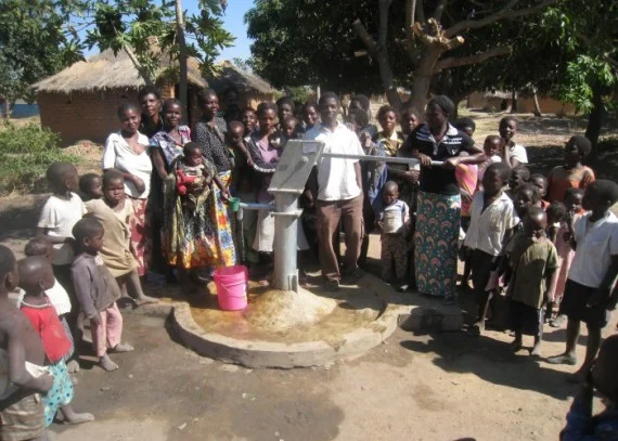 Ntolele-Group-Picture-e1414145325979-570x407.jpg