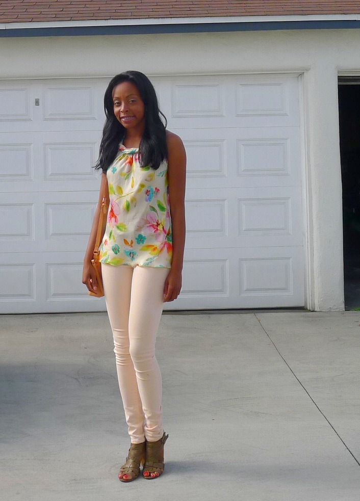 What color pants go with a peach colored top  Quora