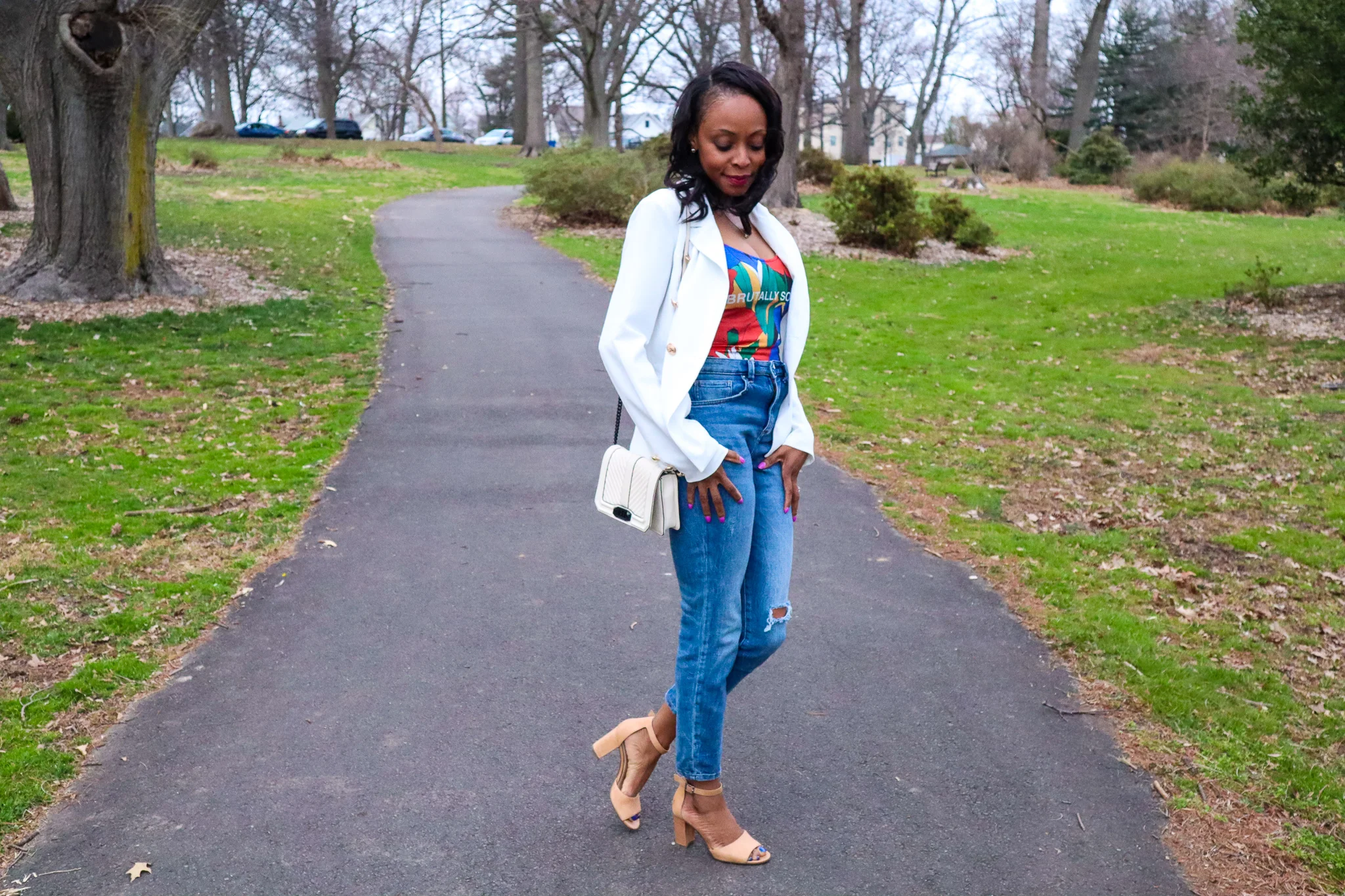 mom jeans spring outfit-2.jpg
