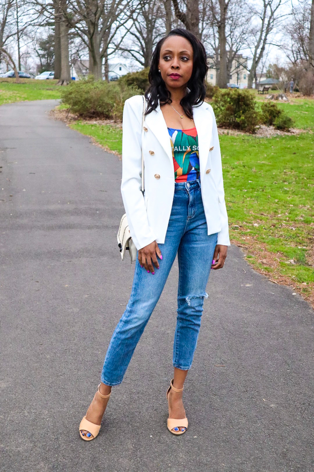 Casual Chic: Mom Jeans Outfit — Irie Chic