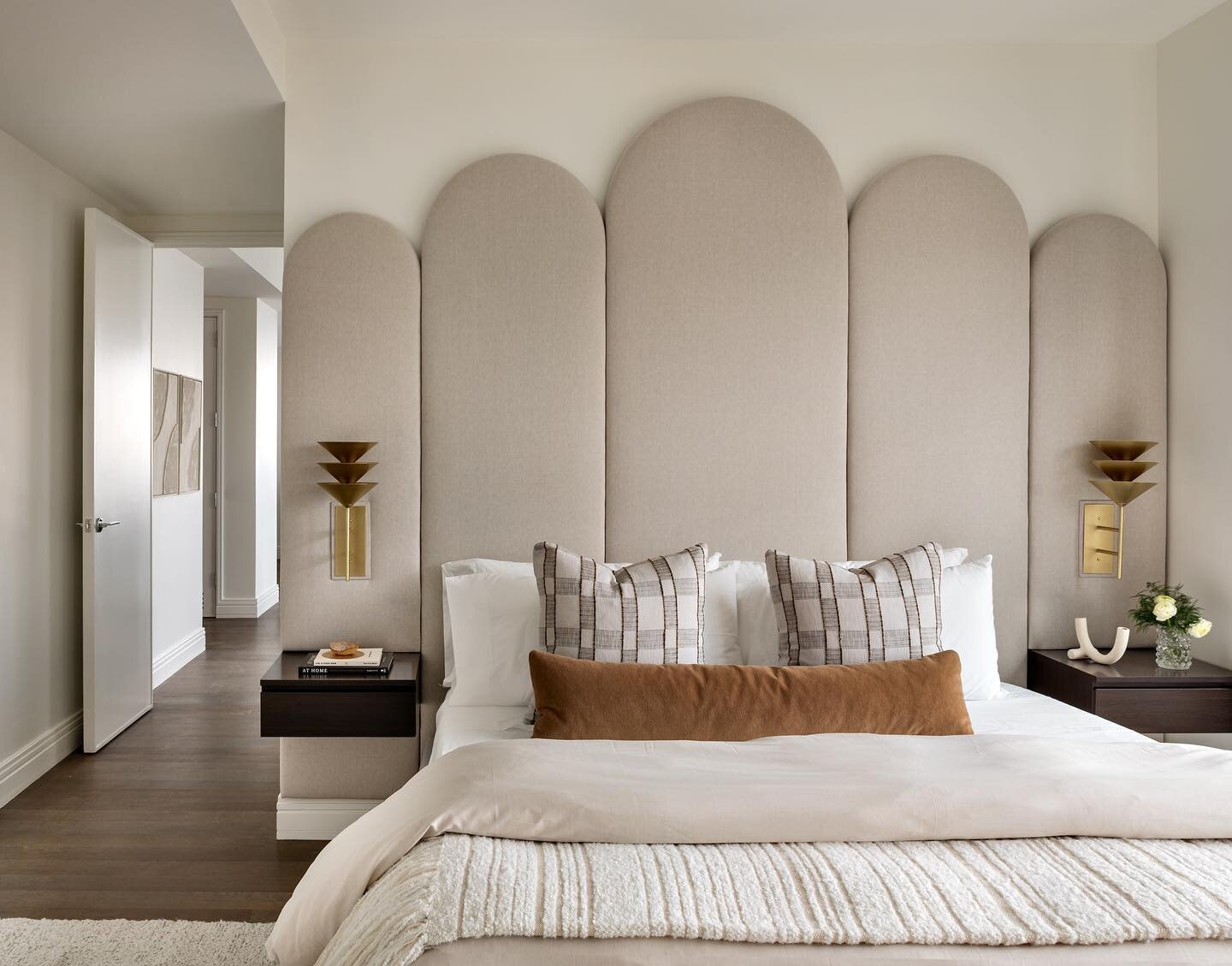 You can find me here on this cold day @suttontower 
Design @amykalikowdesign 
Photo @reganwoodphoto 

#design #nydesigner #apartment #designinspo #bedroom #custombed #interiorinspo #neutrals