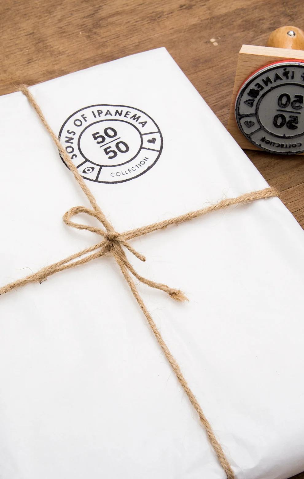 50/50 Stempel für die Verpackung der lllustration von den sons of ipanema in Köln.