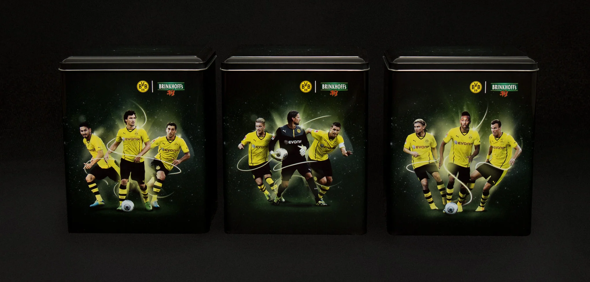 Für die Brinkhoff’s BVB Edition haben die sons of ipanema mehrere composing-Motive entwickelt, die auf Metall-Verpackungen verewigt und mit Bierdosen befüllt in den Verkauf gebracht wurden. Marcel Schmelzer, Pierre-Emerick Aubameyang und Kevin Großkreutz, Mats Hummels, Ilkay Gündogan, Henrikh Mkhitaryan, Marco Reus, Roman Weidenfeller, Sebastian Kehl.