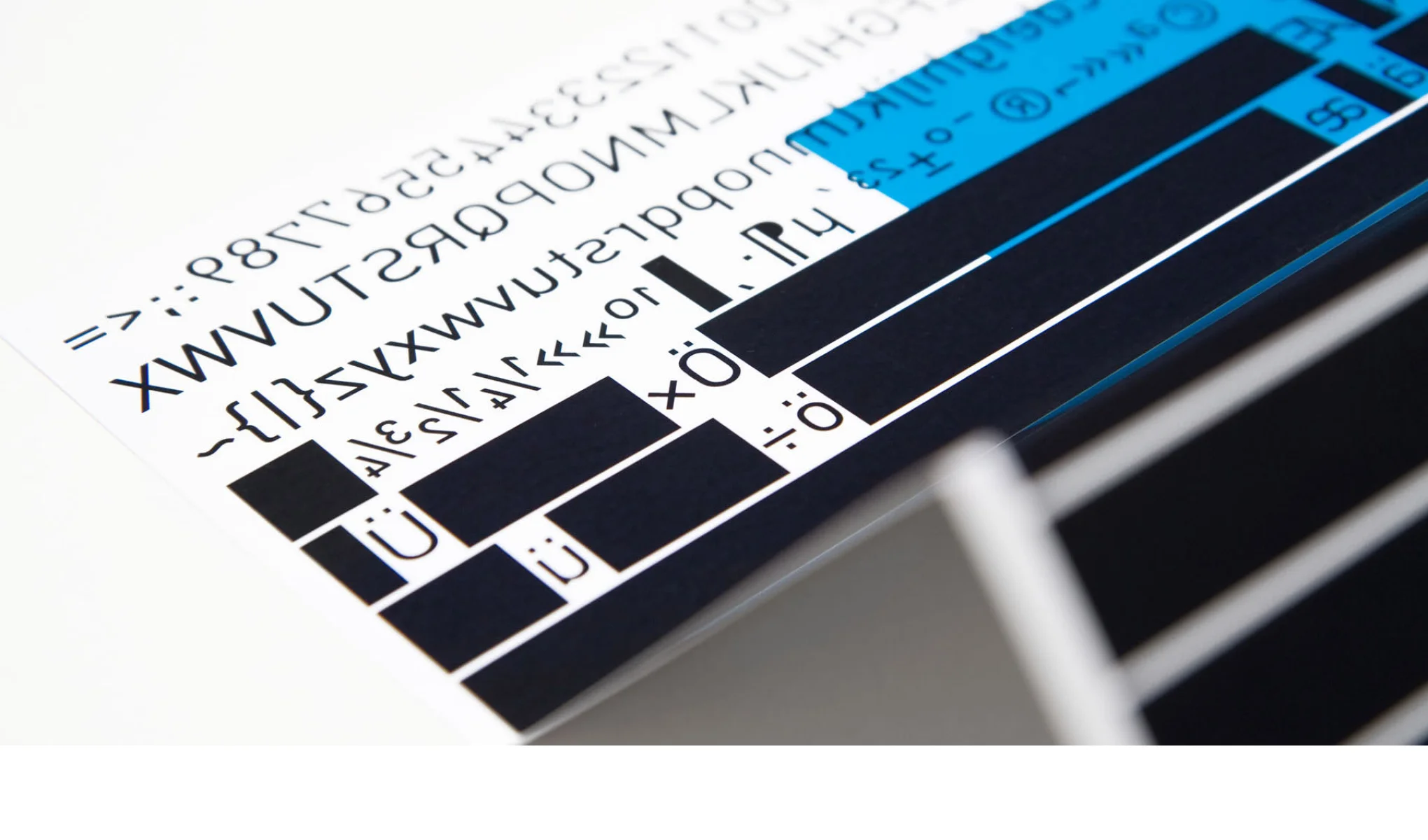 Das Corporate Design für die Text-Agentur hedora aus Trier haben die sons of ipanema aus Köln erarbeitet.