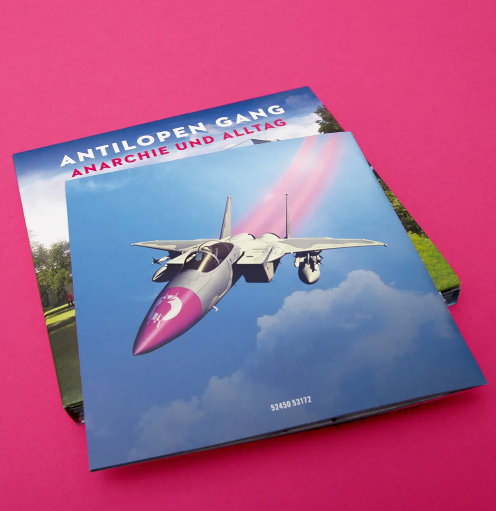 Doppel-CD und Booklet von dem Album Anarchie und Alltag von der Antilopen Gang gestaltet von den sons of ipanema aus Köln