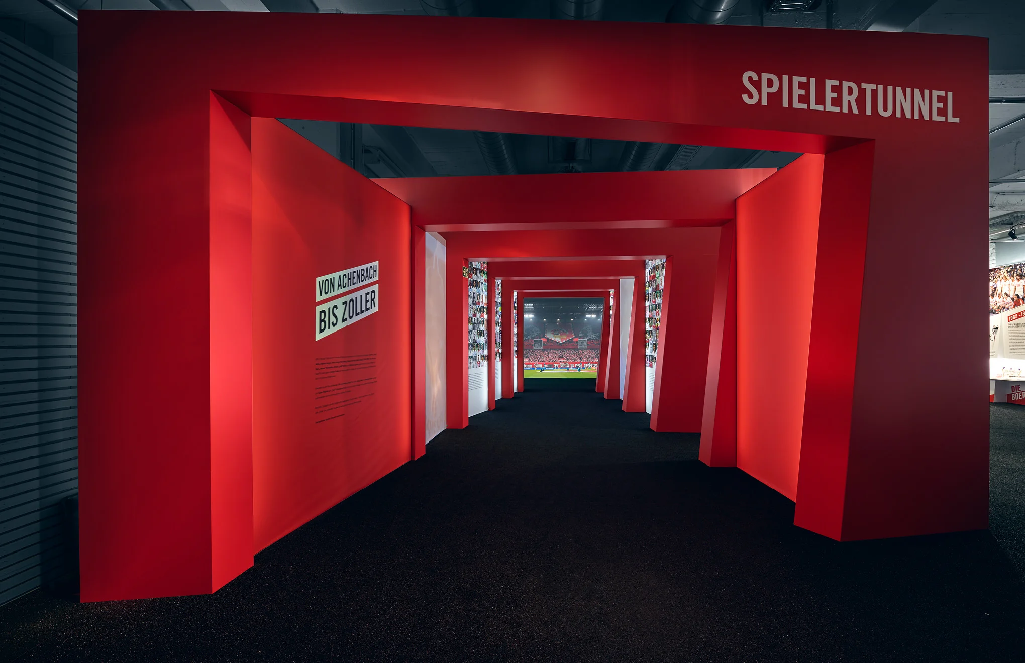 Spielertunnel in der Ausstellung des 1. FC Köln. Das Ausstellungsdesign kommt von den sons of ipanema einem Designbüro aus Köln.