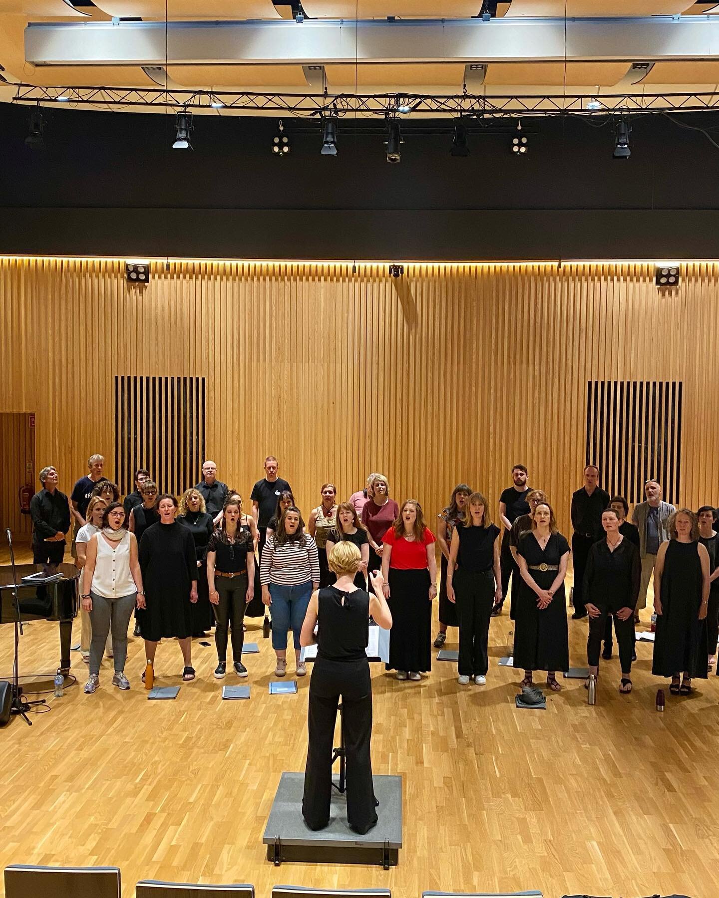 Rehearsing in the beautiful TU Dublin Conservatoire ahead of tonight&rsquo;s concert 🎵 

We can&rsquo;t wait to see you all there! 

@tudublinconservatoire @stoneybatterpop #MellowTonics #Choir #DublinConcert