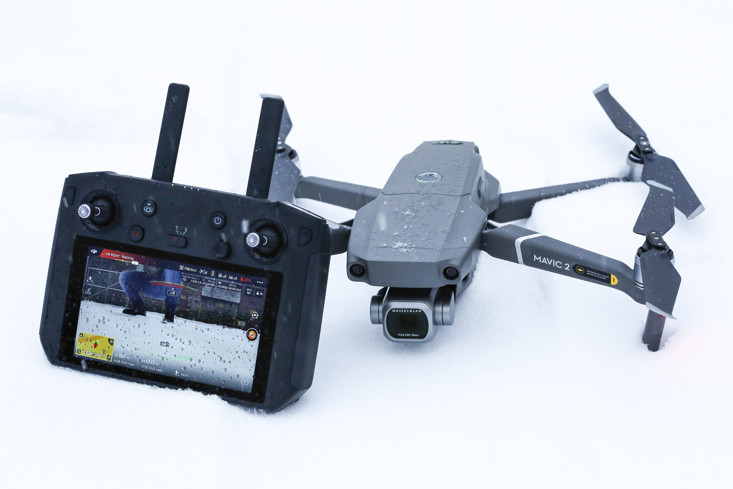 Mavic2pro-and-smartcontroller-bundle-lifestyle-1.jpg