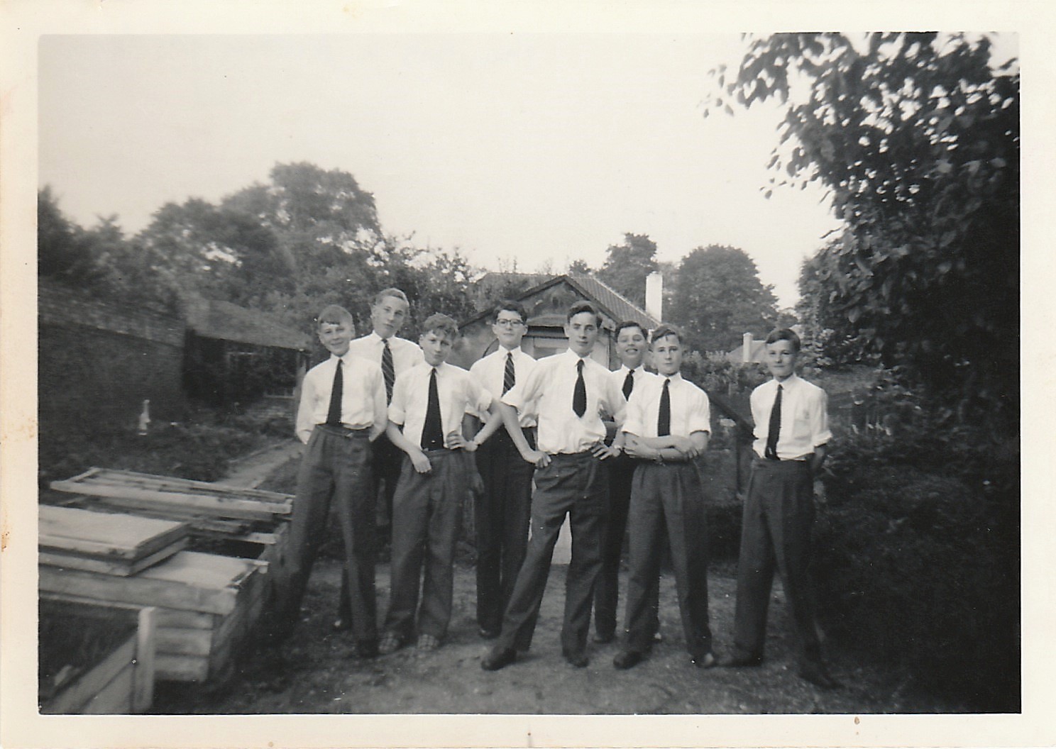 Bell House monitors in the kitchen garden, 1958. Source: Cheryl Spray