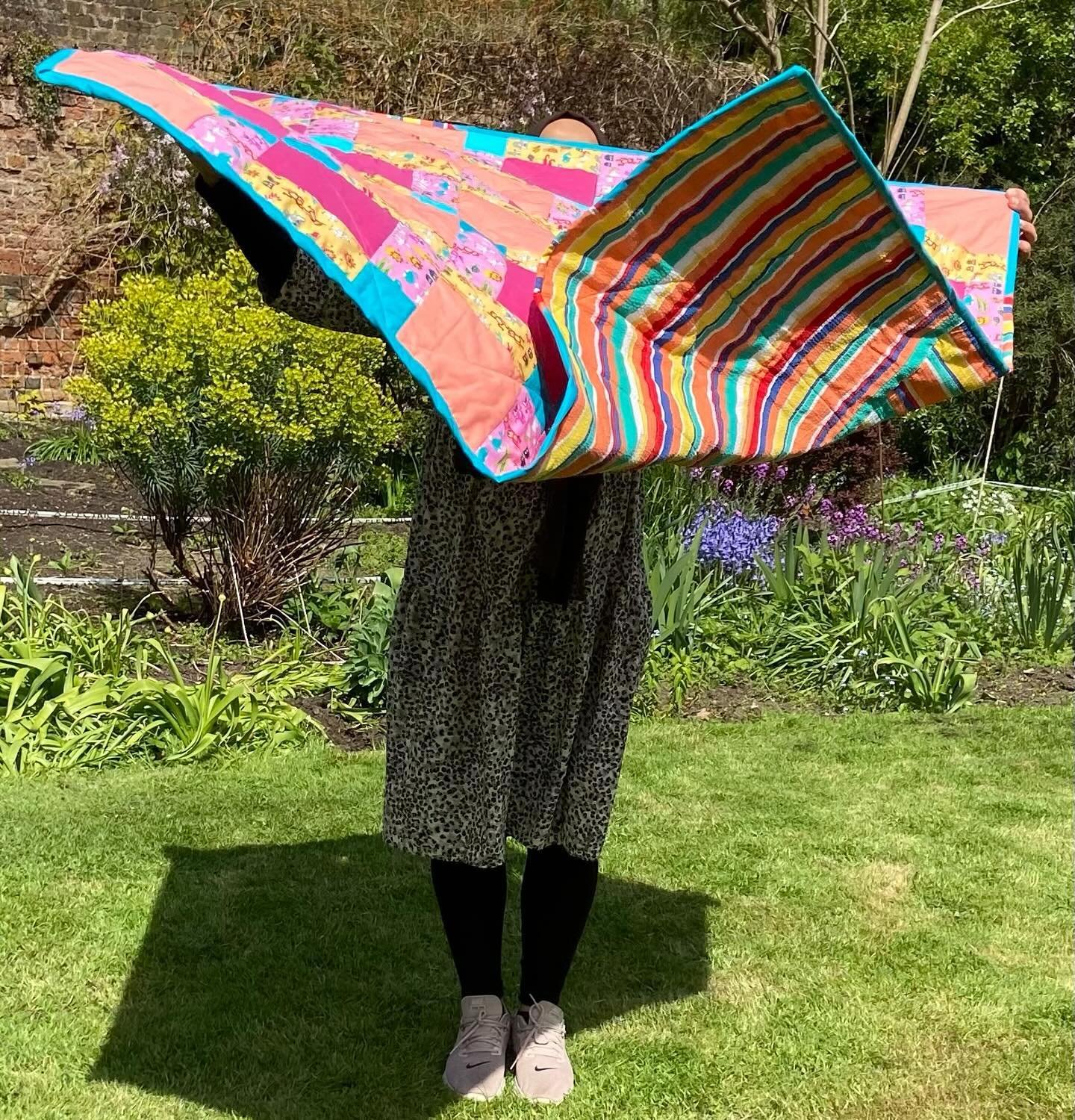 A lovely day in the garden and another &lsquo;first finish&rsquo; at the Quilt Academy. This one is flying off to Project Linus to brighten the day of a child in hospital. 

✂️🪡 🧵 🥰 ✂️🪡

#bellhouse #quiltingacademy #bellhousedulwich #dulwich 
#no