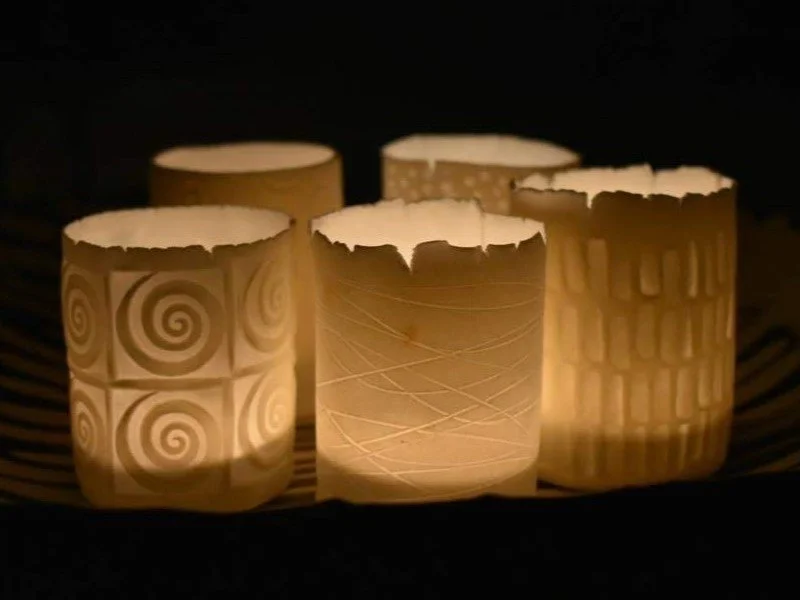 Christmas decorations and tealight holders out of paper porcelain
