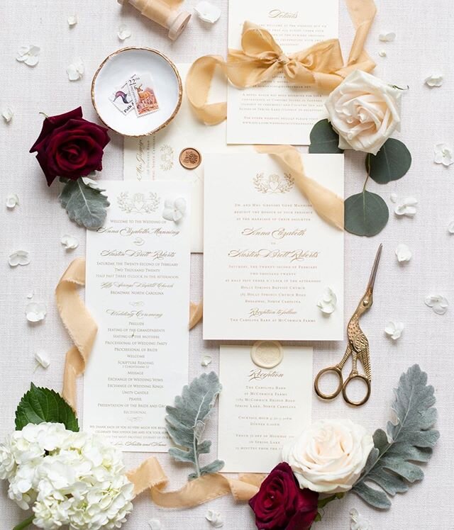 Reminiscing back to the days of designing wedding invitations for precious clients before all of this craziness began! One of the last suites designed! @annaemroberts working together was a dream! 📸 @brynngrossphoto