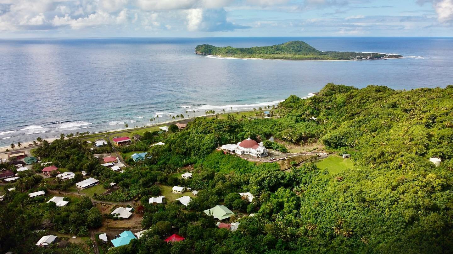 A beautiful drone shot of the village of Alao, with our outer island of Aunu&rsquo;u in the back! 🔥🌴🇦🇸

📸: American Samoa Visitors Bureau (ASVB)

#AmericanSamoa #ASVB #AmericanSamoaTravel #ExploreExperienceEnjoy