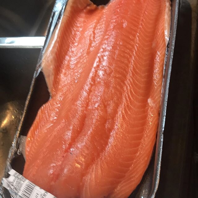 Huge Atlantic Salmon from Fresh Market so beautiful!!!! $22.00 for this whole fish😳🤗💕#bleupansy #svfal#riverviewstation