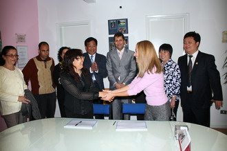 2007_Delegation from China Visits School-1.jpg