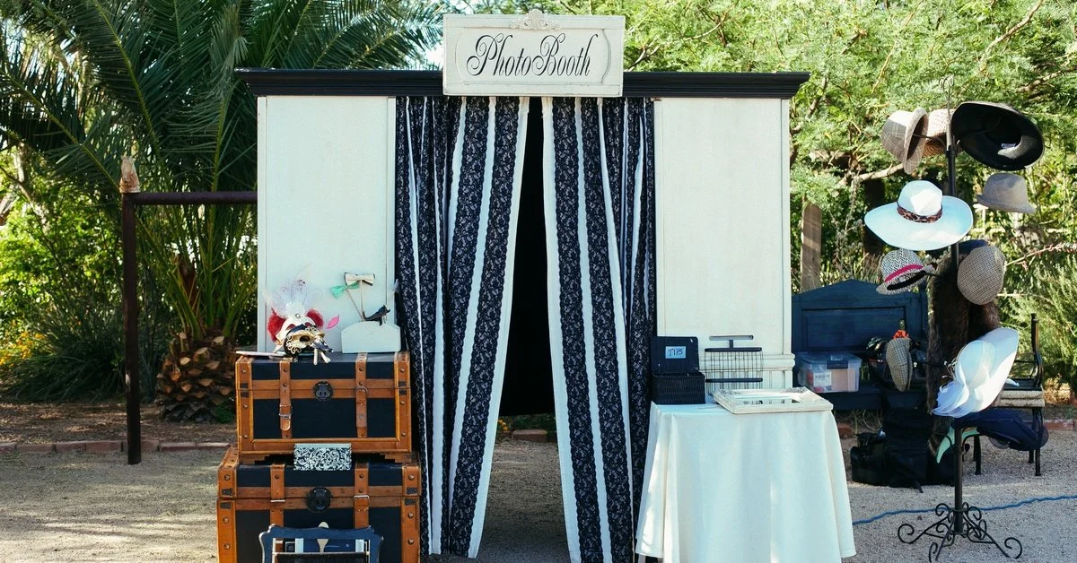 Your Guide To Mirror Photo Booths and How They Work