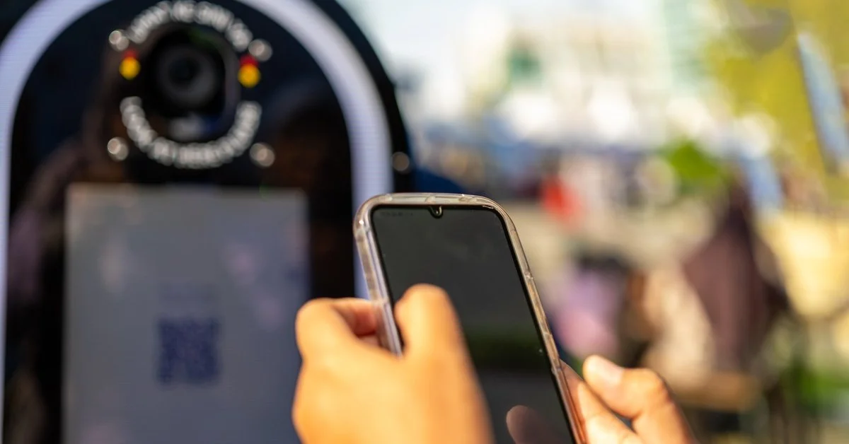 Why Guestbooks Are Out and Digital Keepsakes Are In