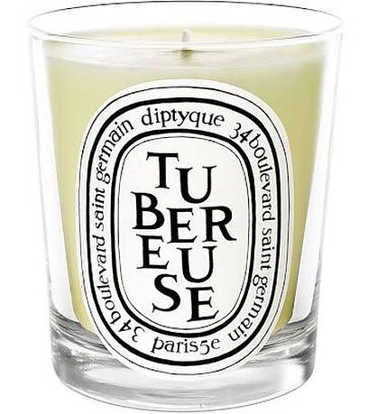 Bulk buy, my favorite candle is on sale!! Never seen this before! My favorite scents are Tuberose, Baies and Mimosa. What is your favorite @diptyque scent? Link in profile 😍
.
.
.
#diptyquecandle #diptyquesale #thedailydarlings #home