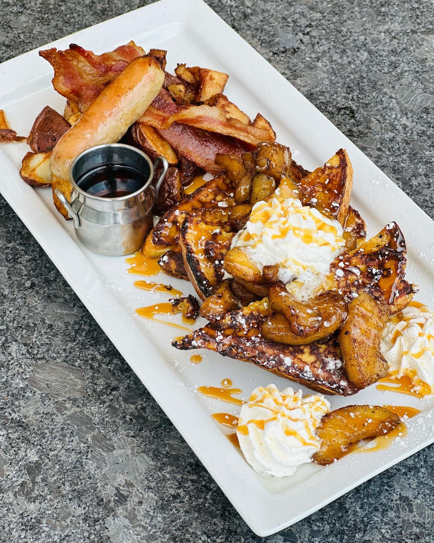 Swipe for a close up of today&rsquo;s brunch special Roasted Apple French Toast 🤤