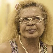 Ser e envelhecer travestiNinguém mostrou nada, Thais Azevedo é que foi descobrindo.