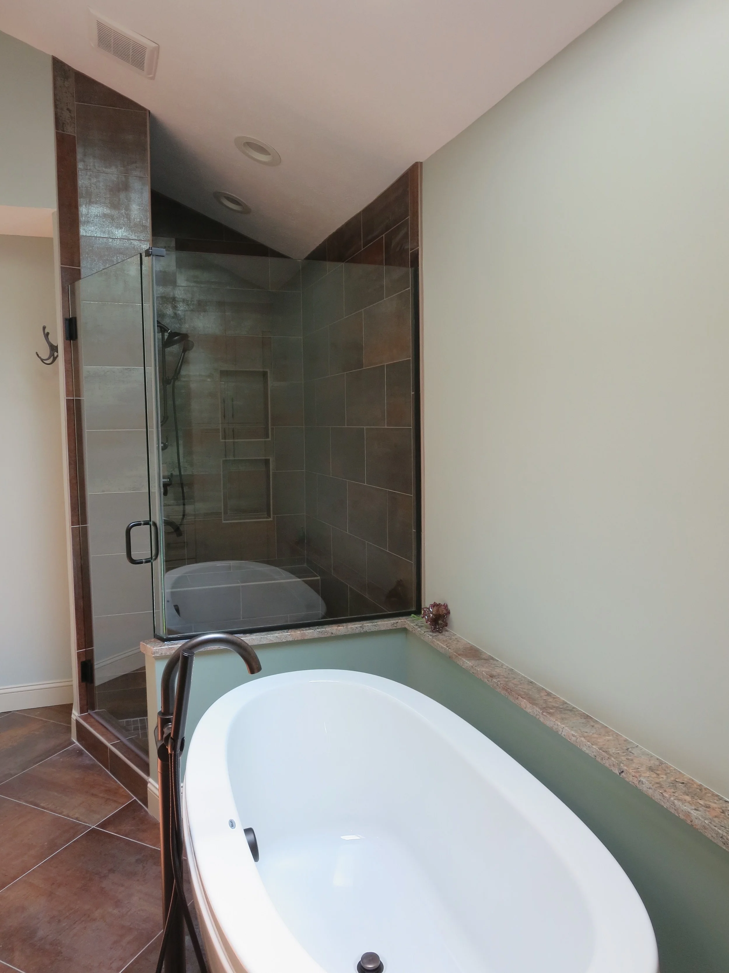 Bathroom 4.4.JPG