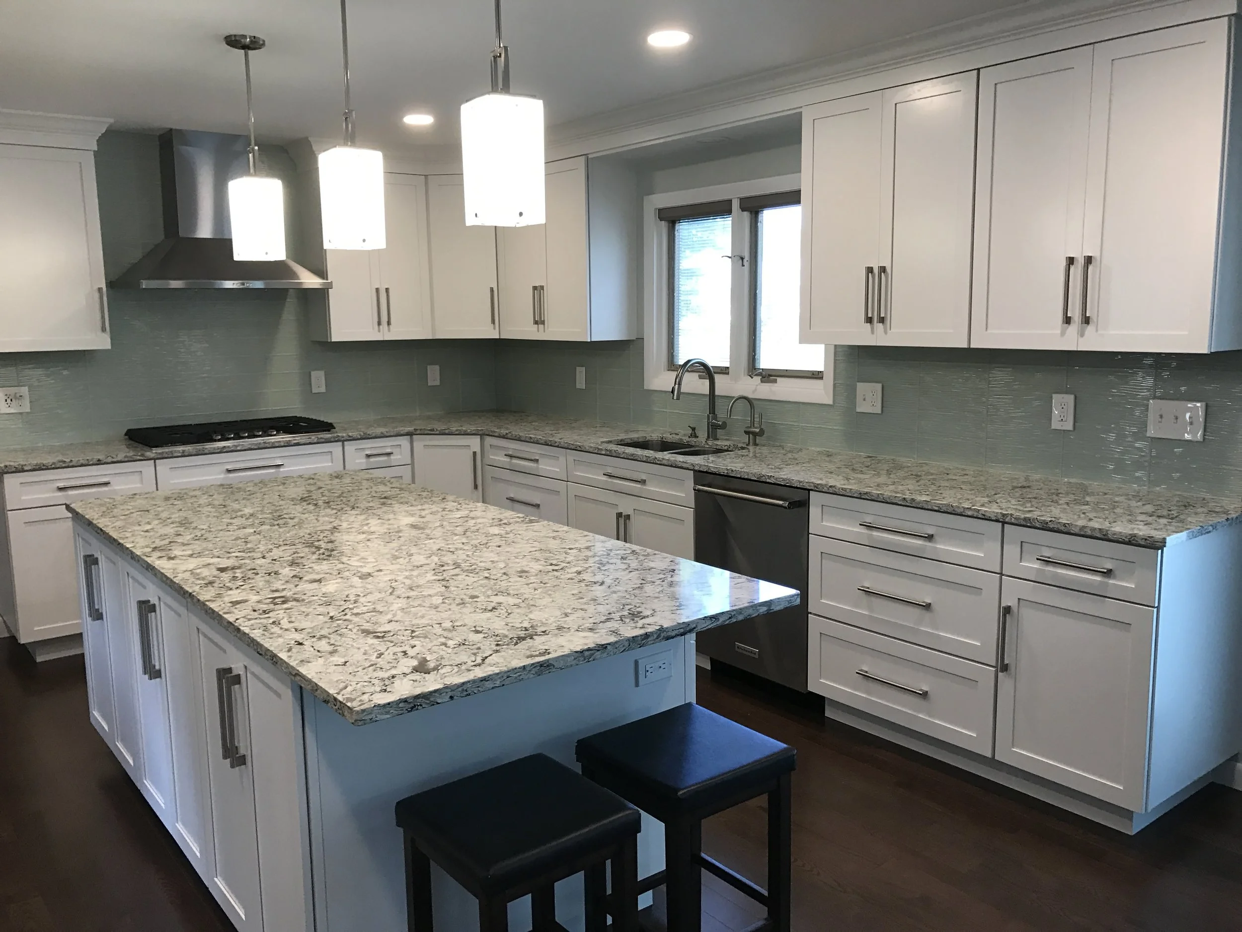 Main - Kitchen 8 (1).JPG