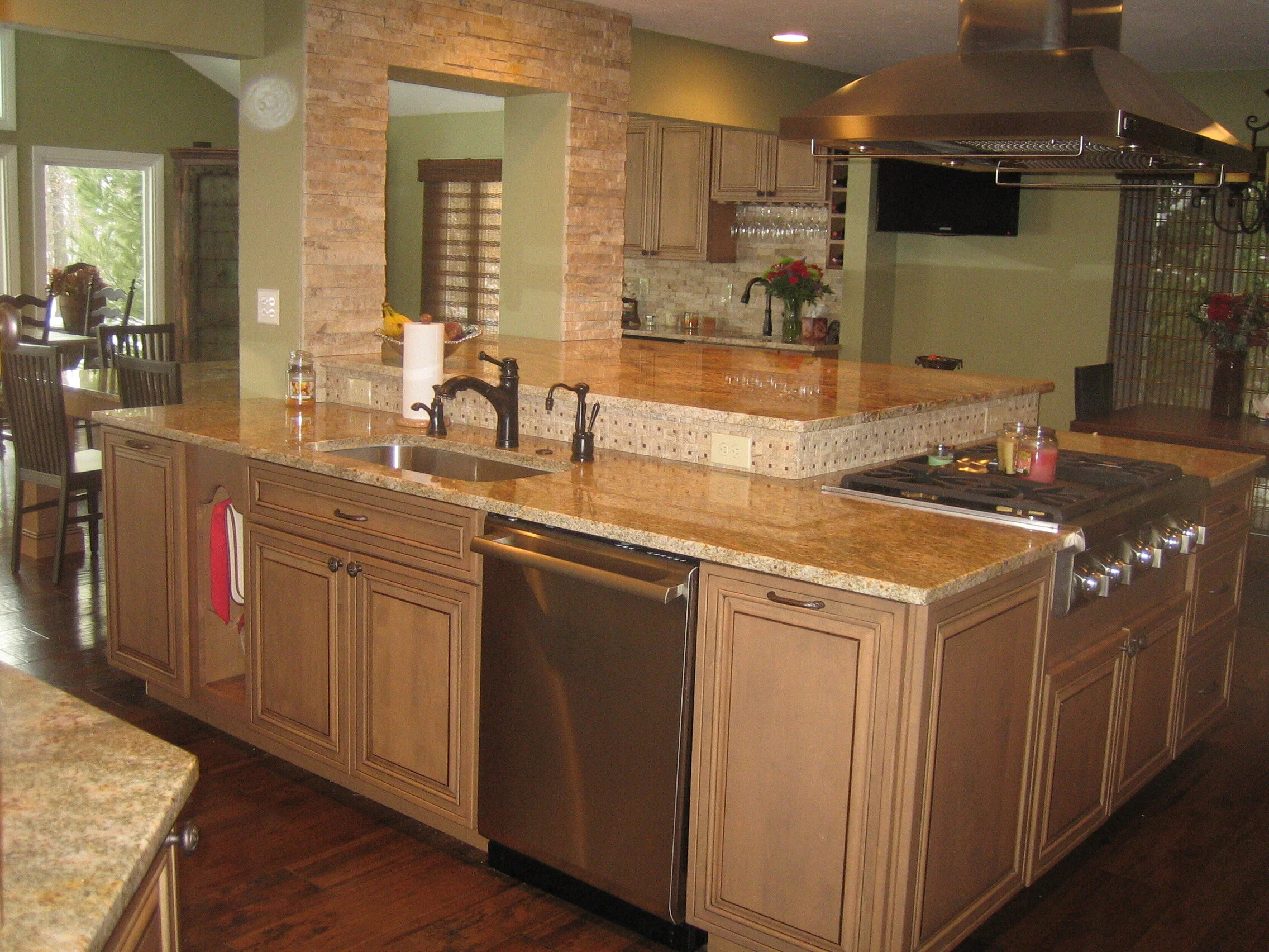 Main - Kitchen 13 (1).JPG