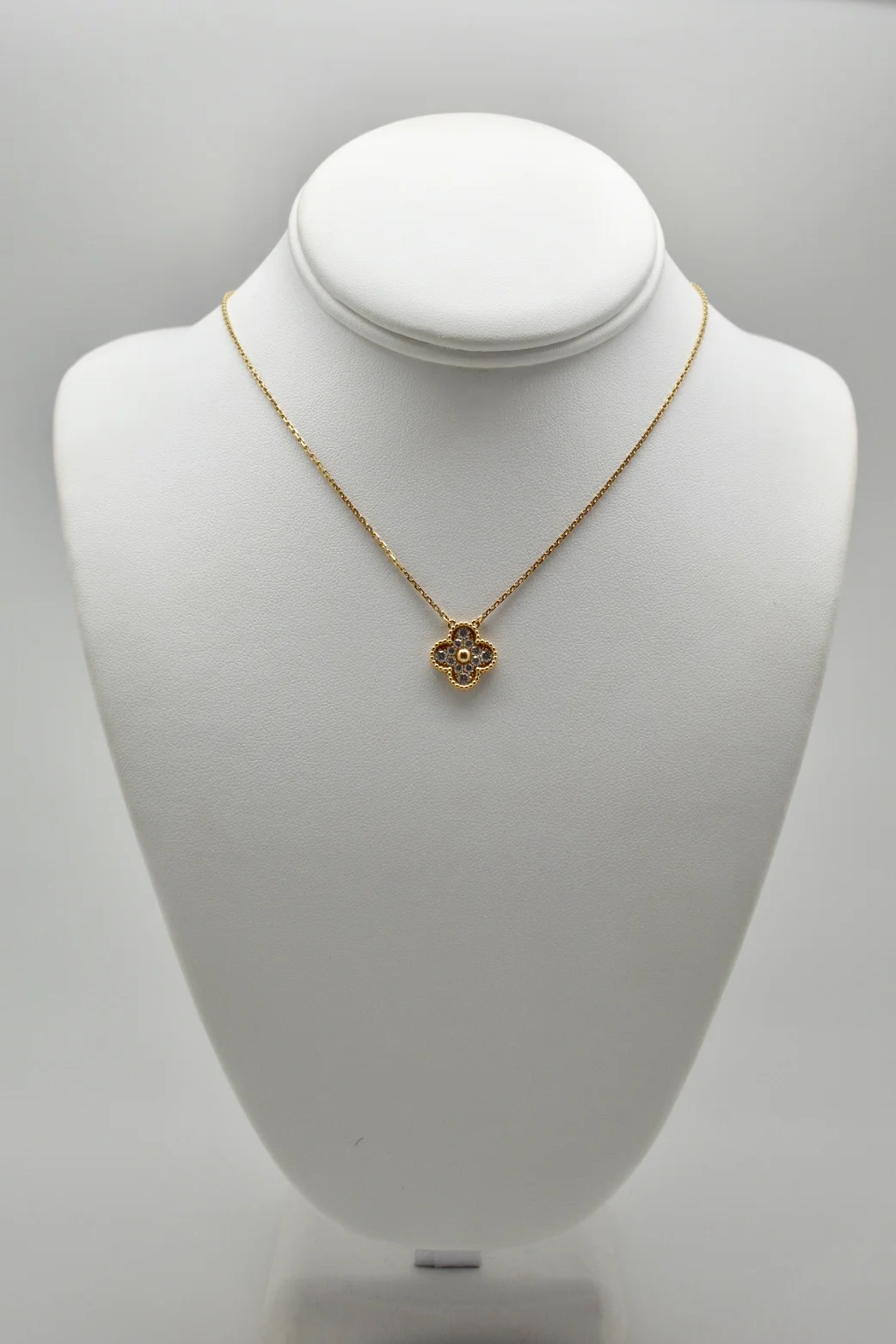 vca pave pendant 1.jpg