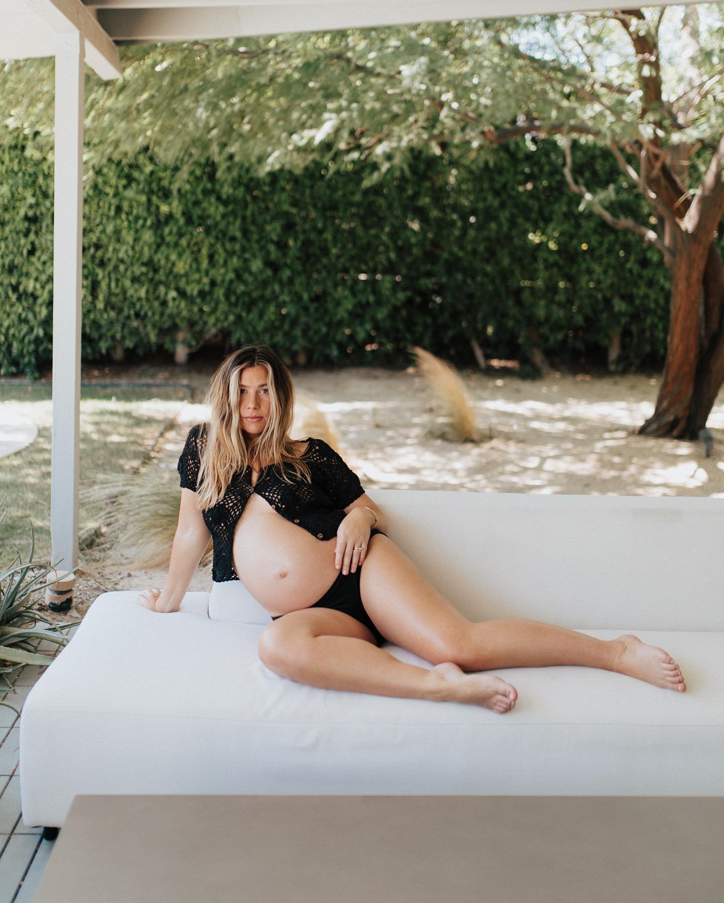 Me realizing I never posted these stellar maternity photos from earlier this year&hellip; my sis @toriwinstead is just ✨✨✨