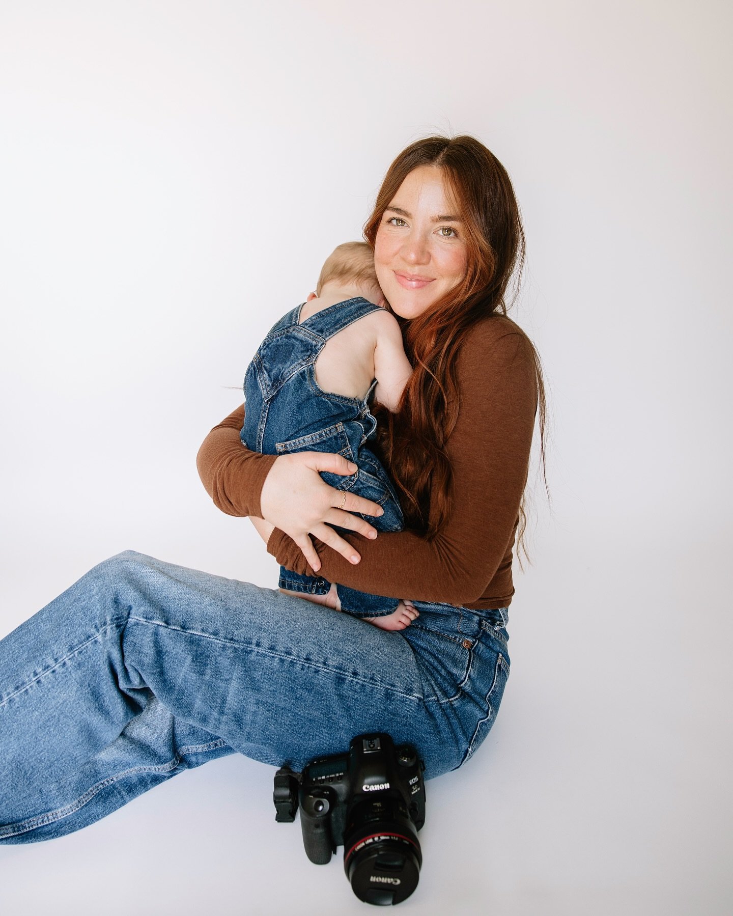 Updated pics of this new era of my life! Workin&rsquo; mama!! 😚📷✨ Also, Ollie turned 6 months, where has the time gone?!!!
