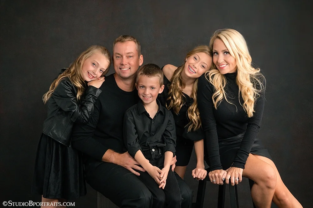 Black on black holiday family portraits_0211.jpg