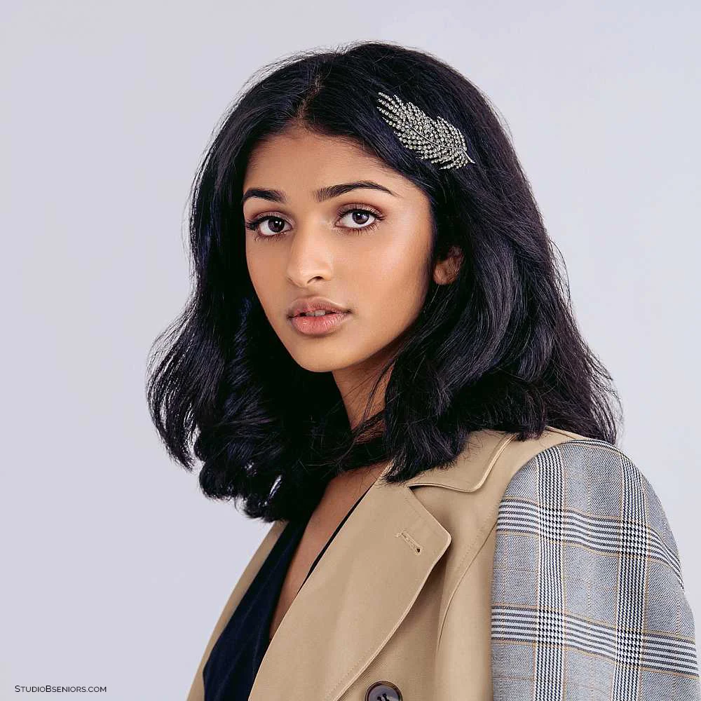 A pretty hair piece is the perfect finishing touch to this graduating senior’s sophisticated look.