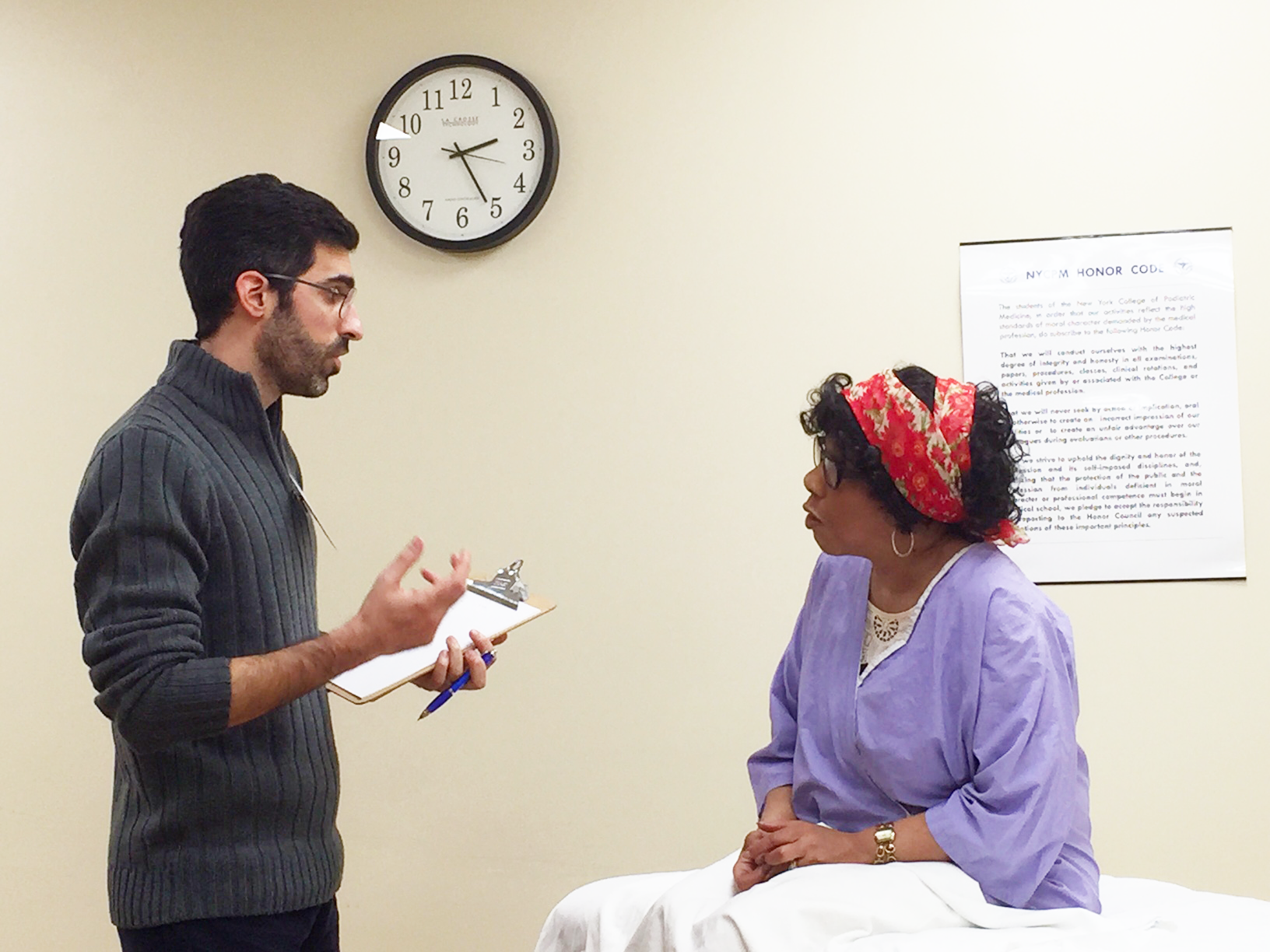 Dr. Mark Swartz, M.D., demonstrates clinical examination techniques using a standardized patient during a Step 2 CS Prep Workshop.