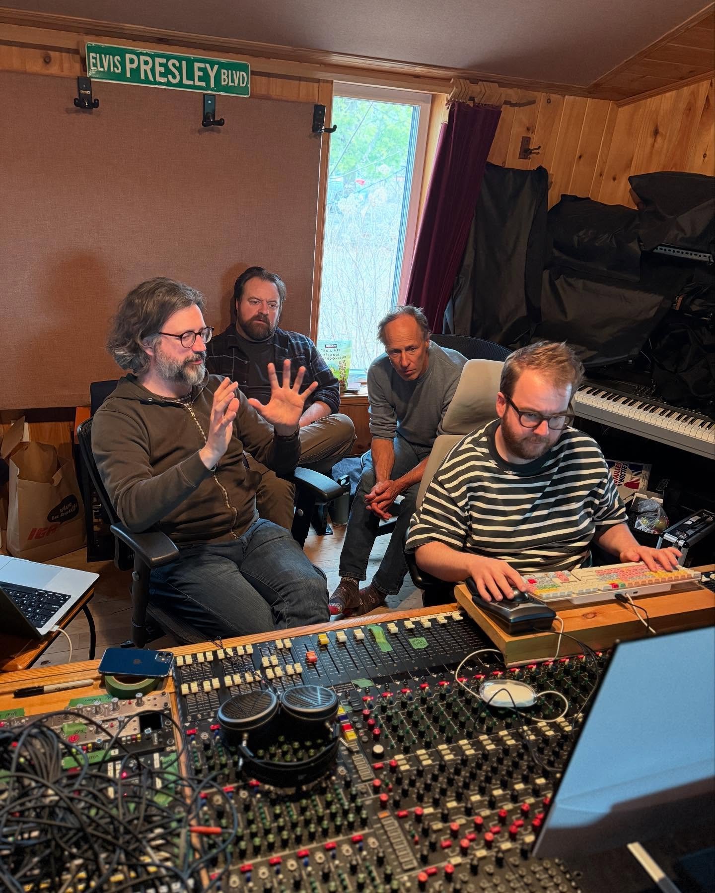 Hello from Chemin 4!! We&rsquo;re nearly through day 1. Wow, it&rsquo;s gorgeous here. We&rsquo;re two pre-orders away from our initial goal on Kickstarter!! Who is going to save what is left of our nails???!?!?

Link in bio

#wearehere #soclose #kal
