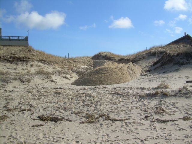  Empty “bowl” of beach where sand has blown away 
