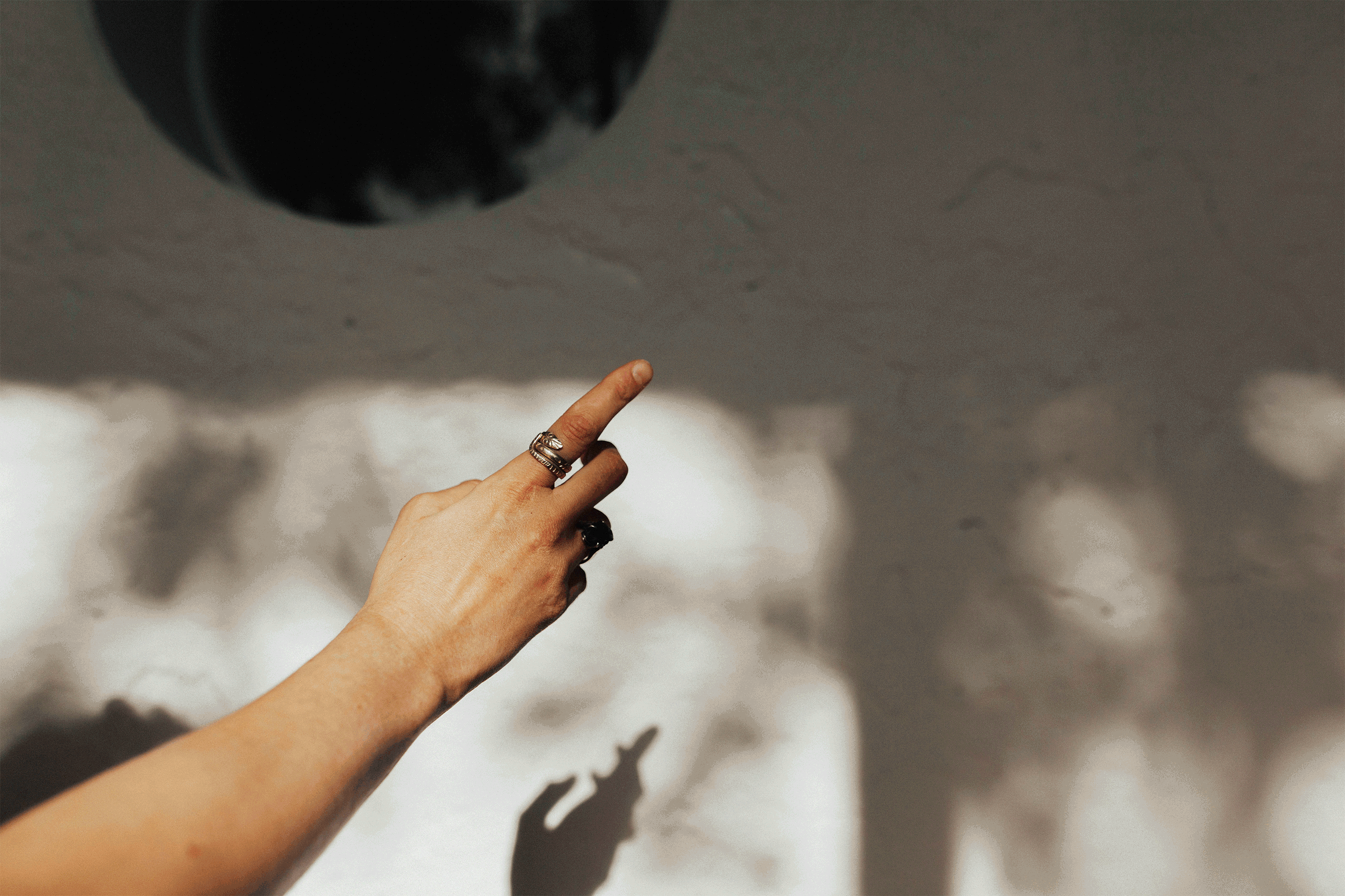 HANDDANCE.gif