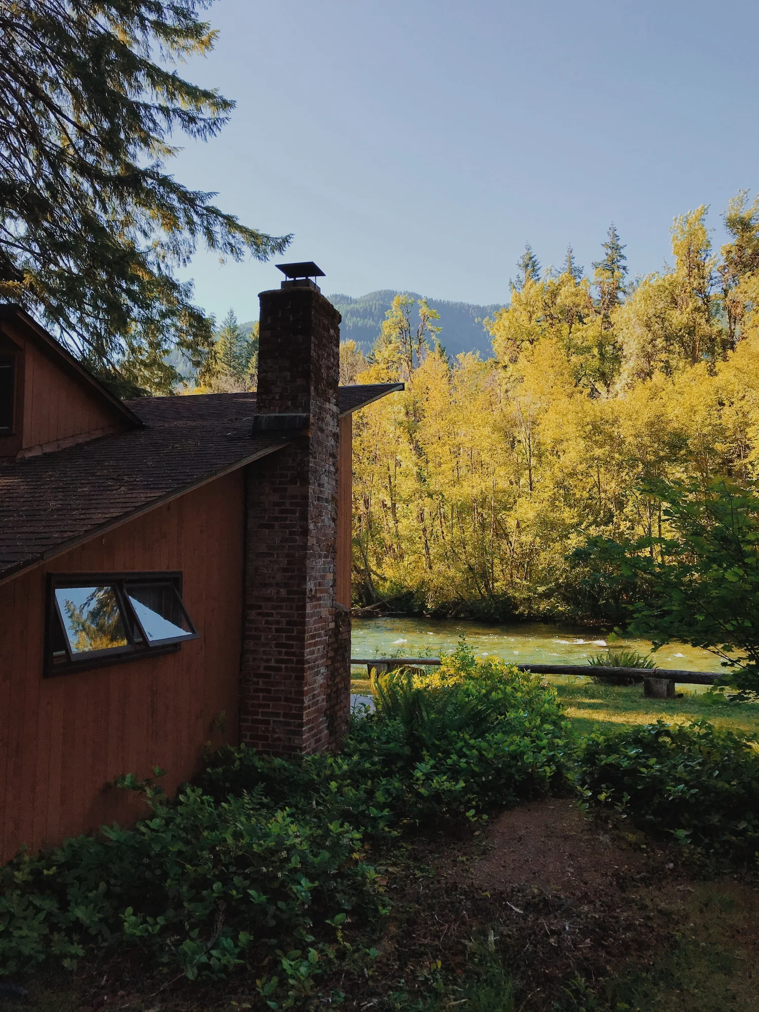 Riverside Cabins Loloma Lodge