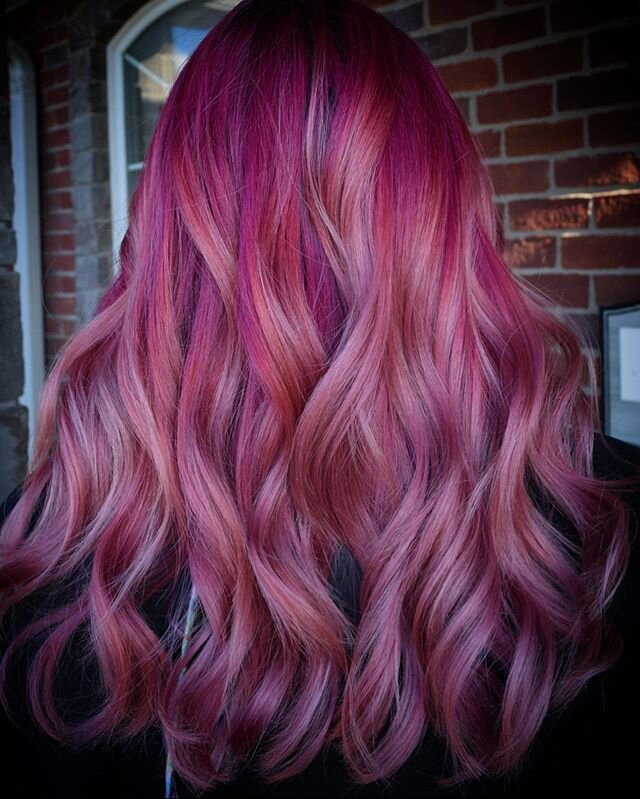 🍰🍓 Strawberry Shortcake 🍓🍰
Such a pretty color I created for my friend @tabithacarden using all @guytang_mydentity and @olaplex products.
❤️💗❤️💗❤️💗❤️💗❤️💗❤️💗❤️💗❤️💗❤️💗Color is #Mydentity 6MR Midnight Rose + 9RG Rose Gold. Treated with @ola