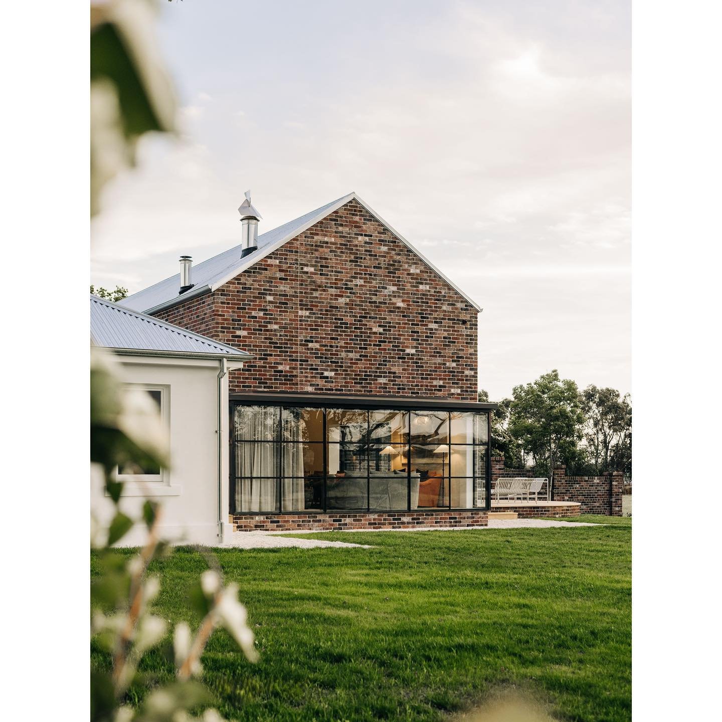 We are excited to share the newly completed Leighton House, an historic family home near Evandale in lutruwita/Tasmania. The property lies on the banks of mangana lienta/South Esk River, the border between two palawa nations. 

The farmhouse is dated