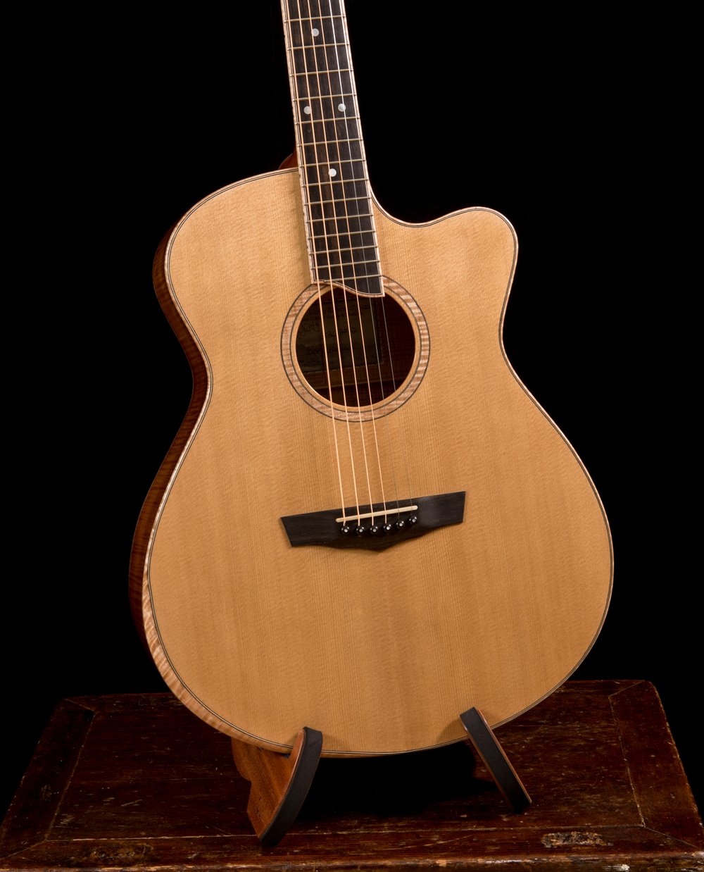Lichty-Guitar-LFAC-G139.jpg